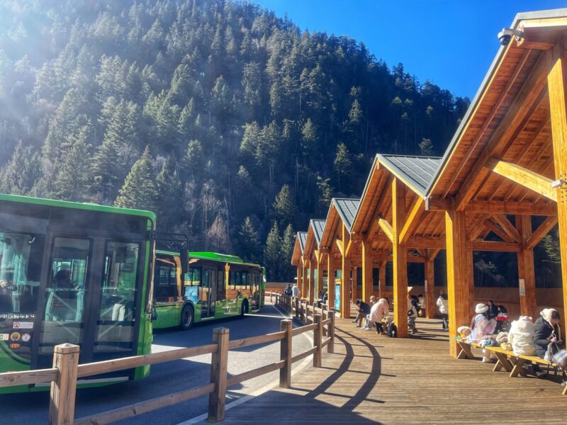 Getting Around in Jiuzhaigou