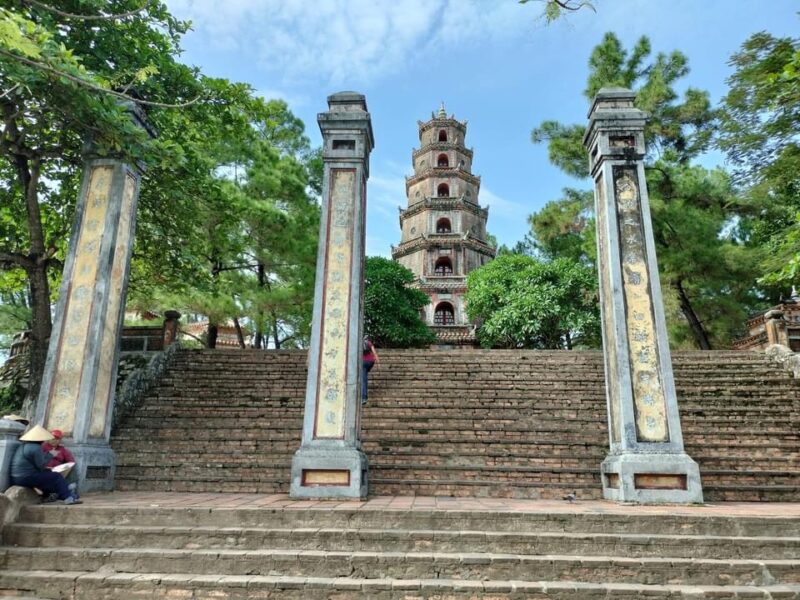 Visit Thien Mu Pagoda