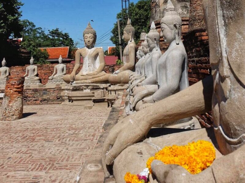 Wat Yai Chai Mongkhon - Seated Buddhas